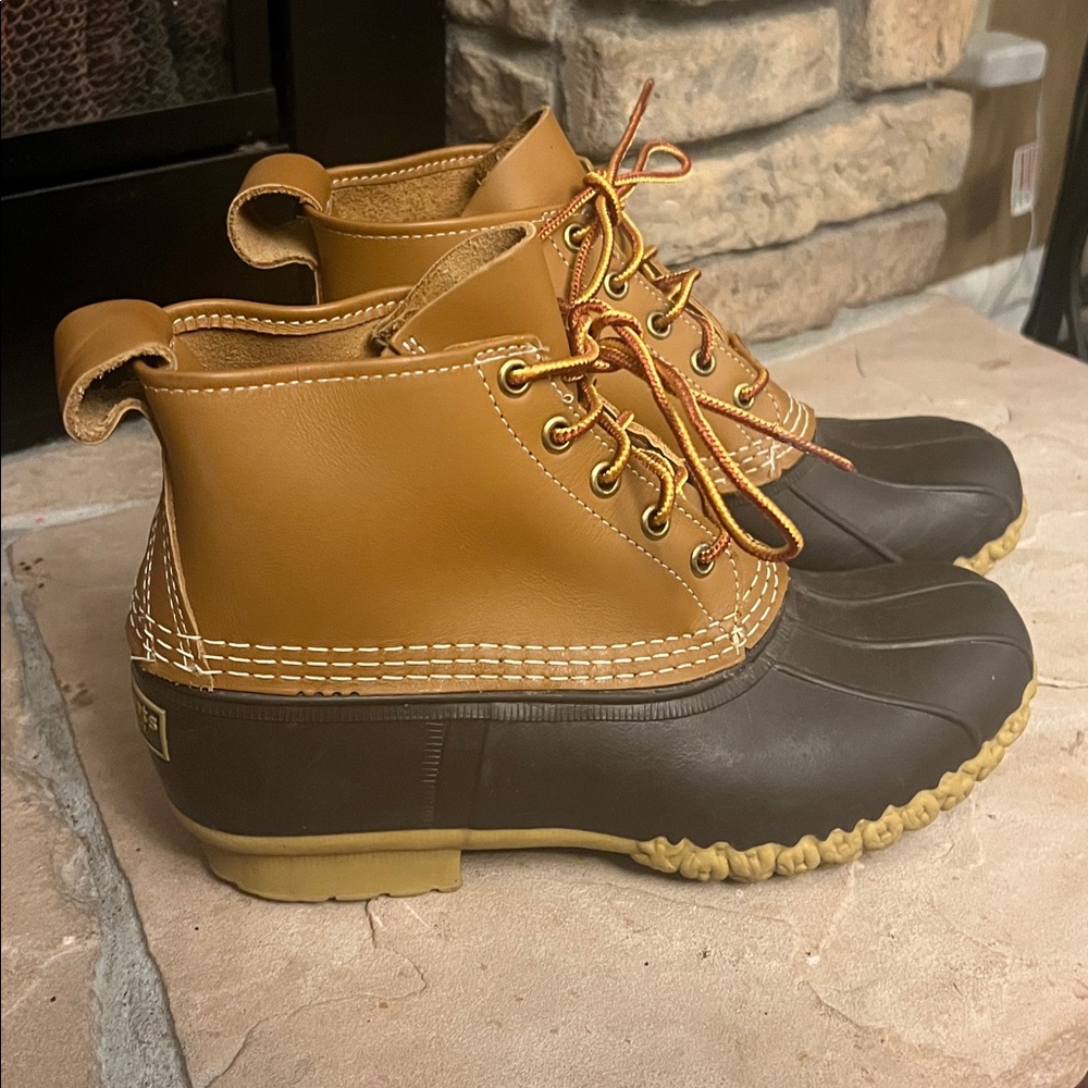 L.L. Bean 6” Women’s Bean Boots - Picture 6 of 9